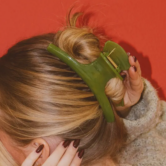 T-Shaped Green Claw Clip