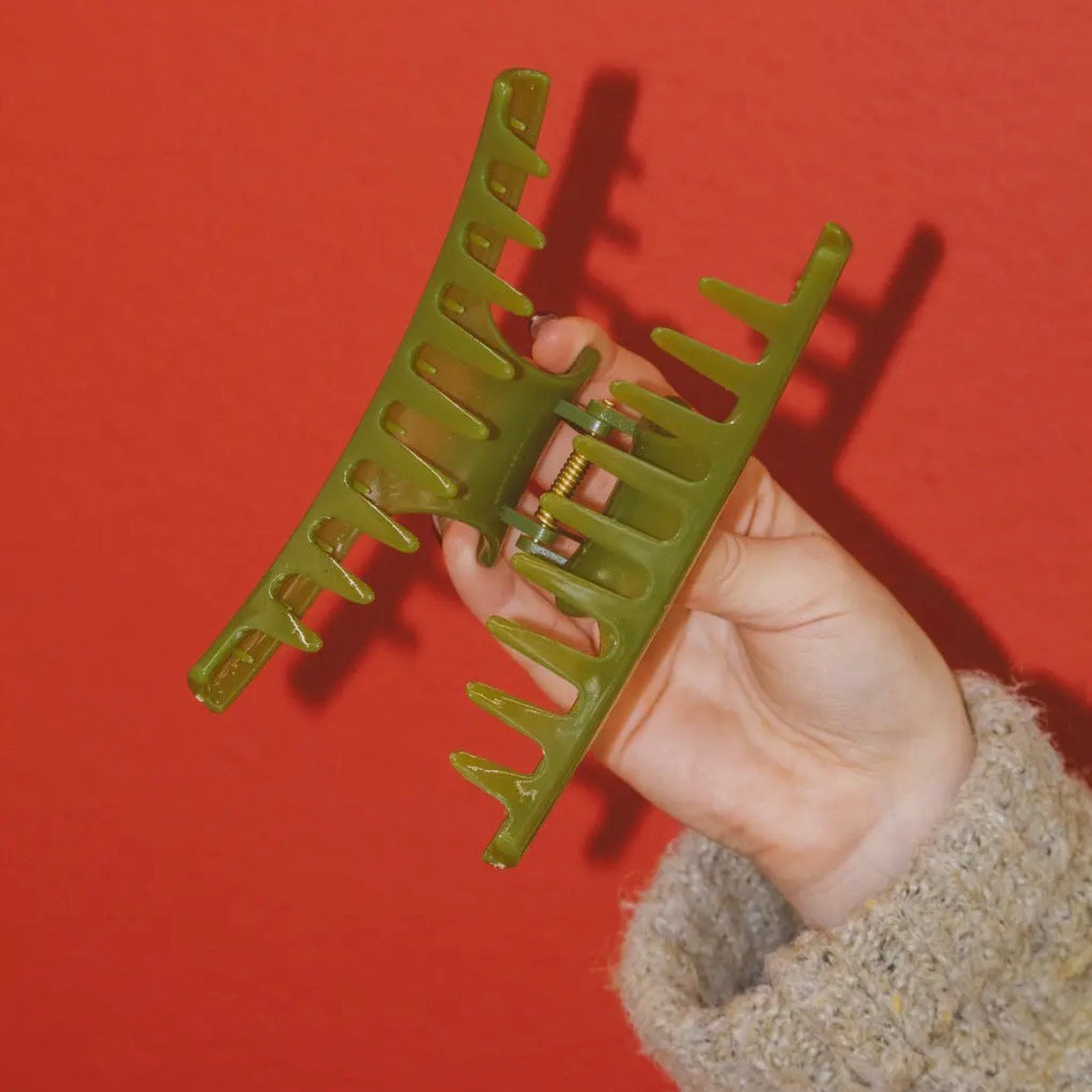 T-Shaped Green Claw Clip