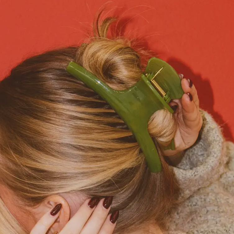 T-Shaped Green Claw Clip