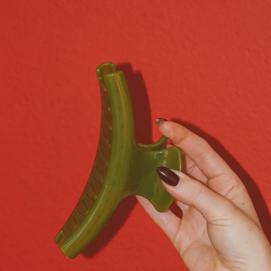 T-Shaped Green Claw Clip