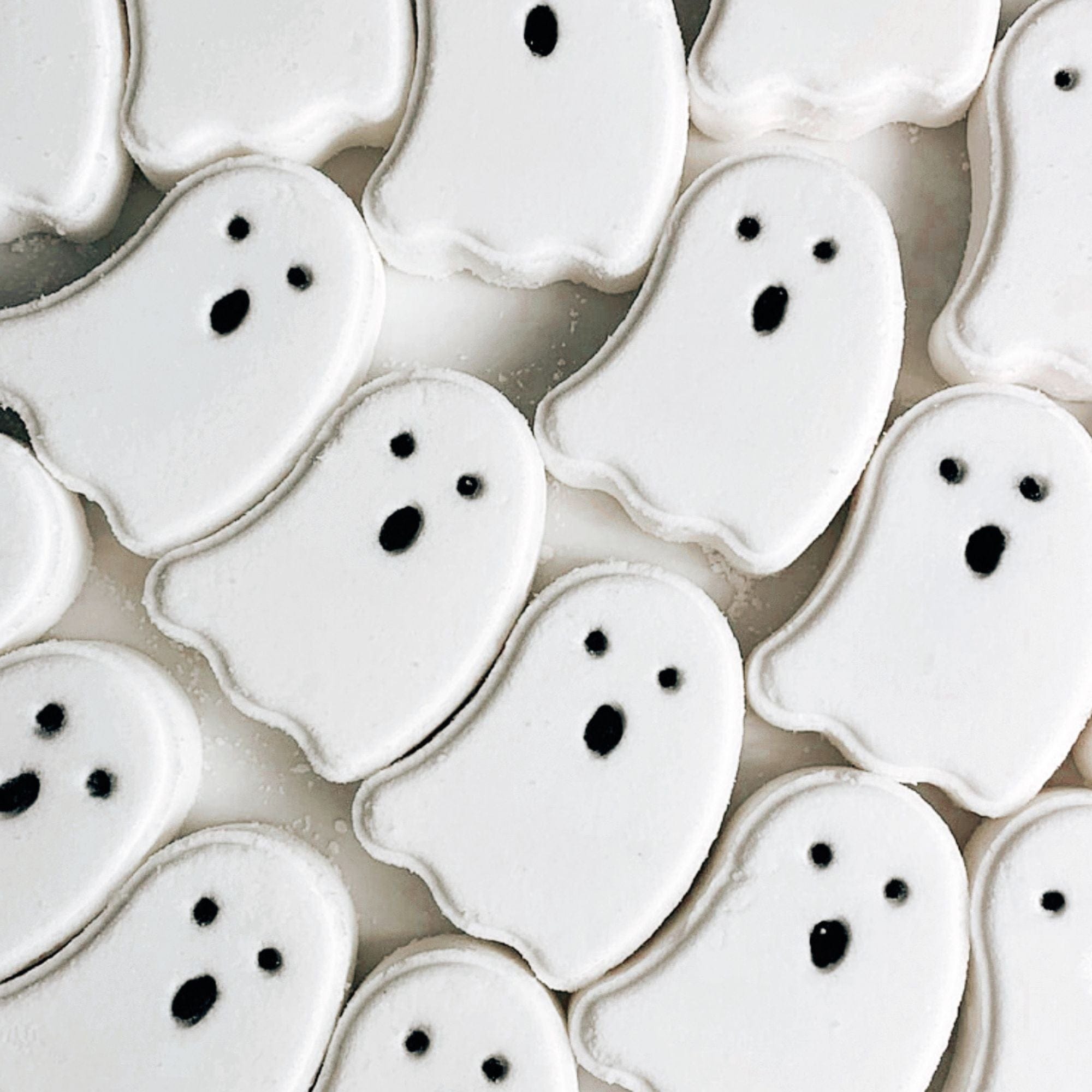 I Body Love Bath Bombs Ghost Bath Bomb