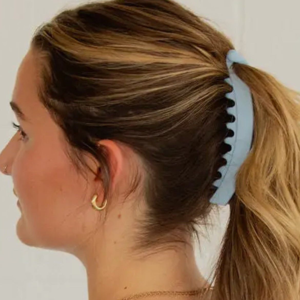 80's inspired sky blue banana hair claw 